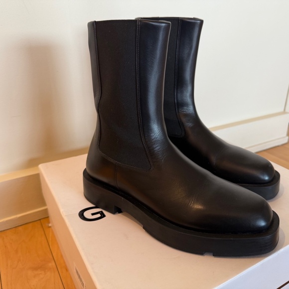 New Givenchy Squared Chelsea Ankle Boots Black Leather in size 38 - Picture 4 of 10